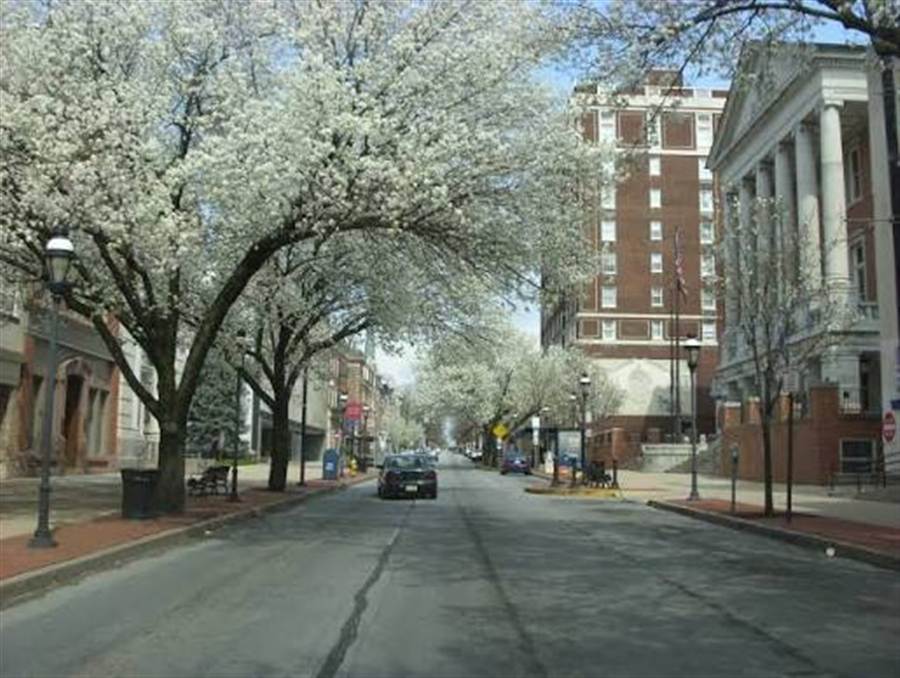 Street view in downtown York, Pennsylvania